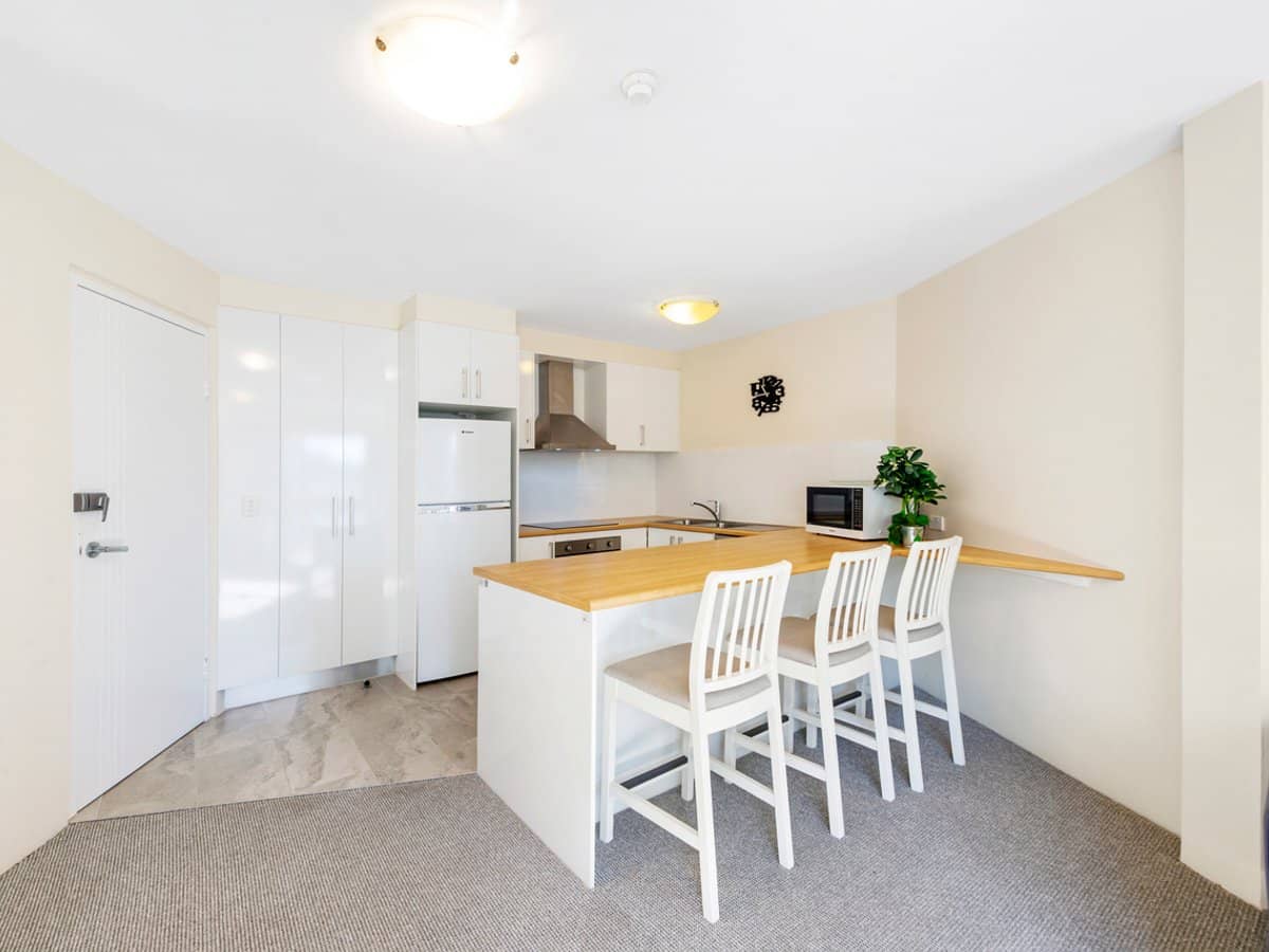 8 Trickett Street, Surfers Paradise - Thumbnail 10