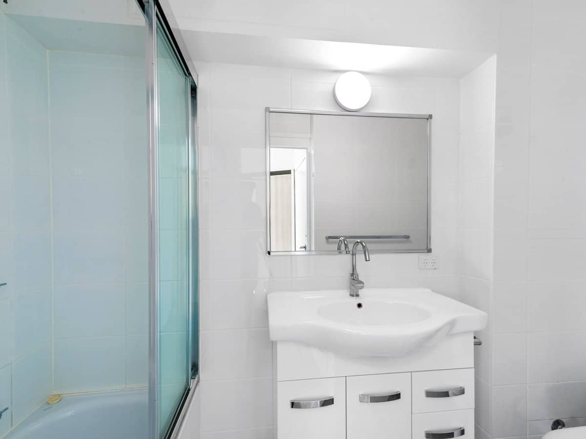 8 Trickett Street, Surfers Paradise - Thumbnail 16