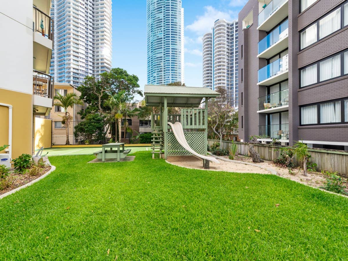 8 Trickett Street, Surfers Paradise - Thumbnail 22