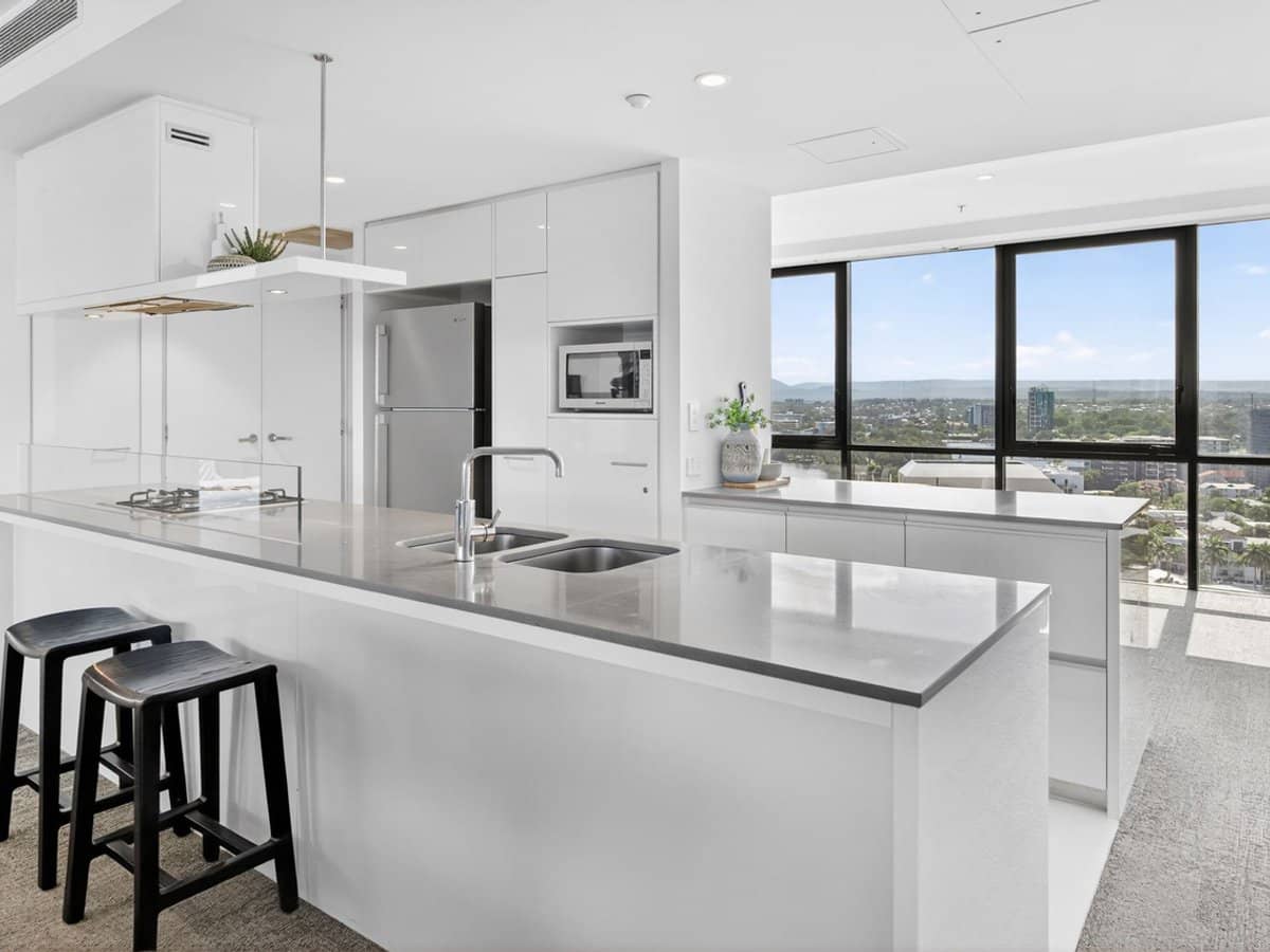 9 Ferny Avenue, Surfers Paradise - Thumbnail 15