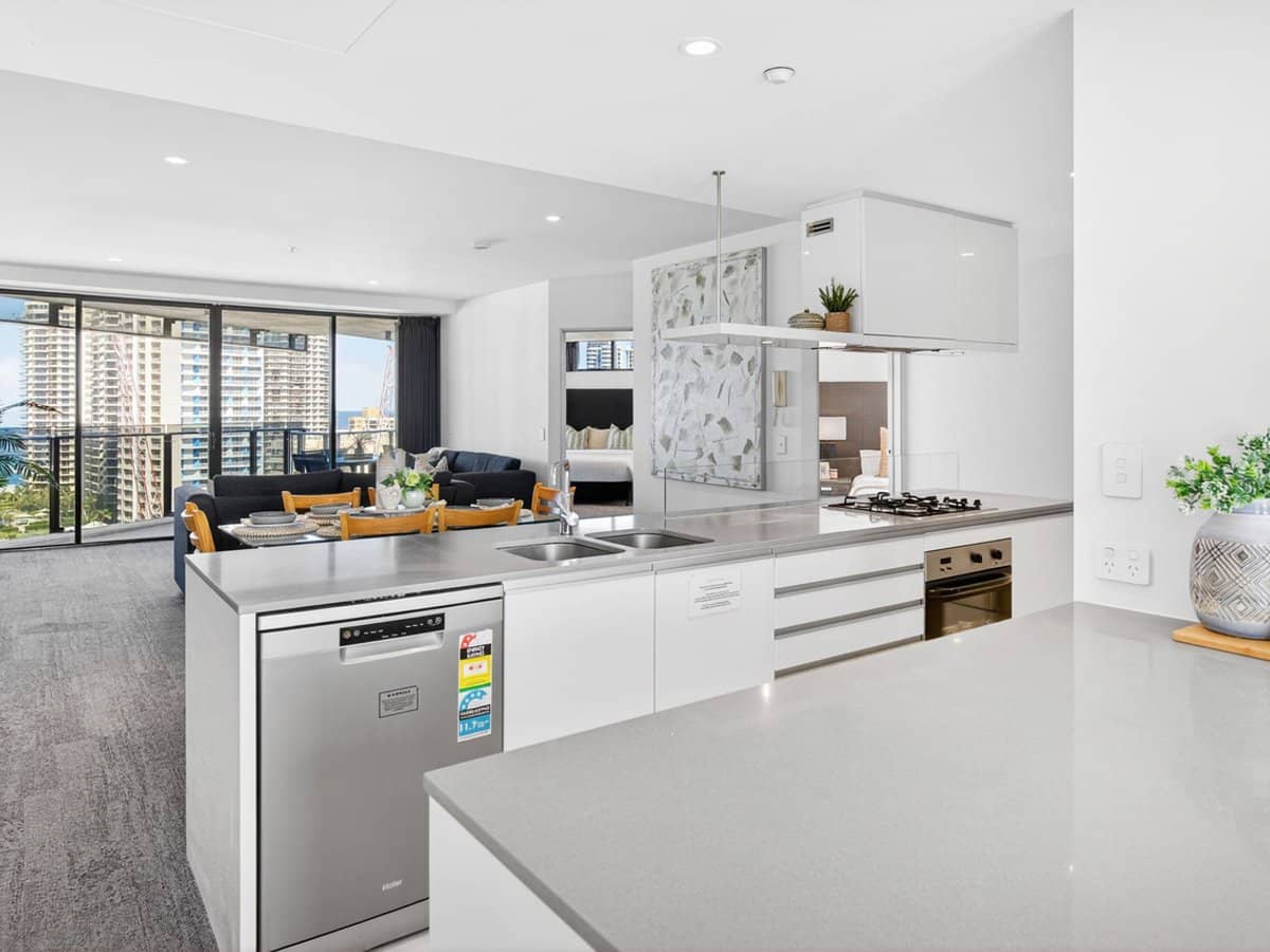 9 Ferny Avenue, Surfers Paradise - Thumbnail 17