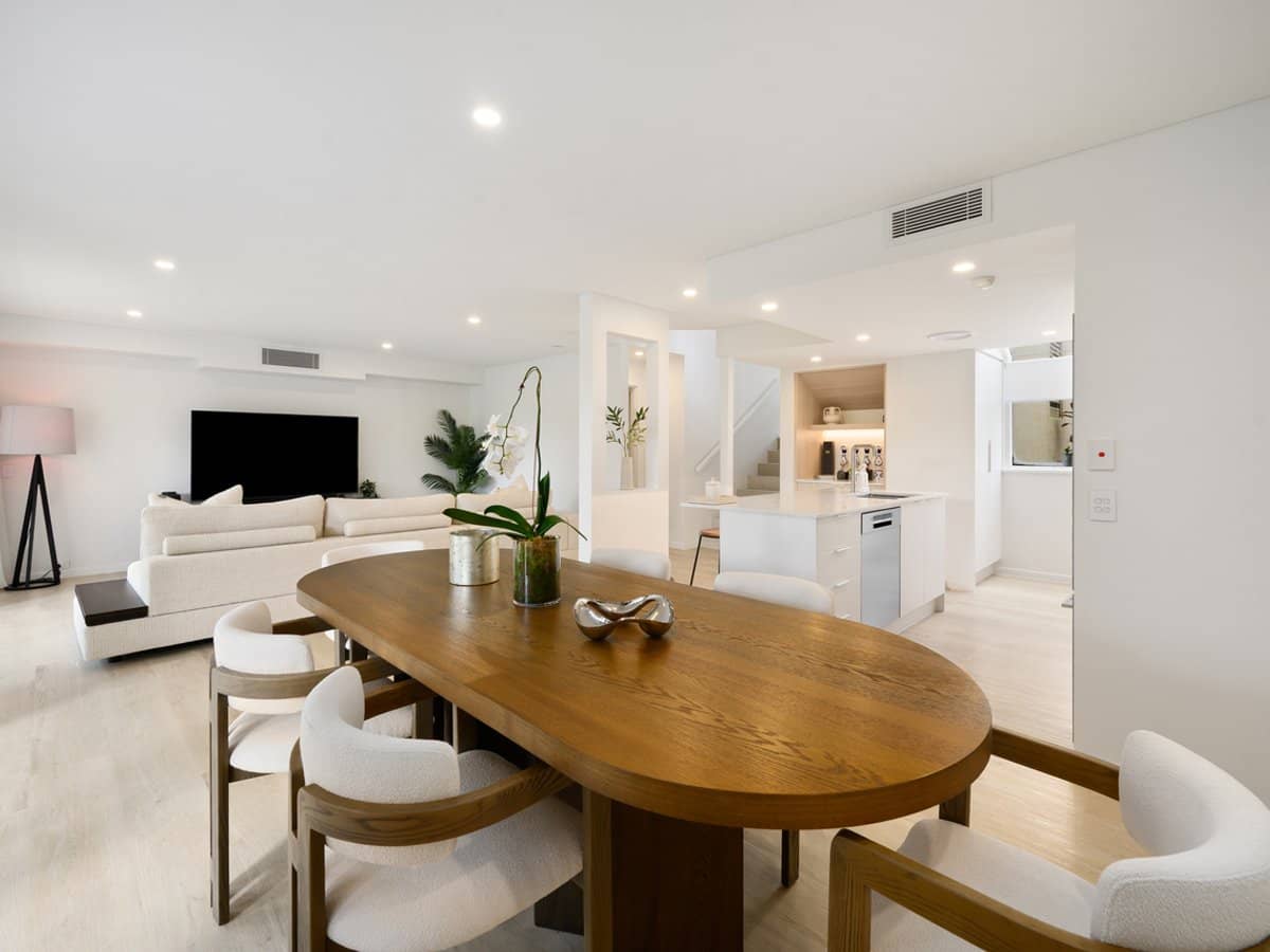 5374 Bay Hill Terrace, SANCTUARY COVE - Thumbnail 1