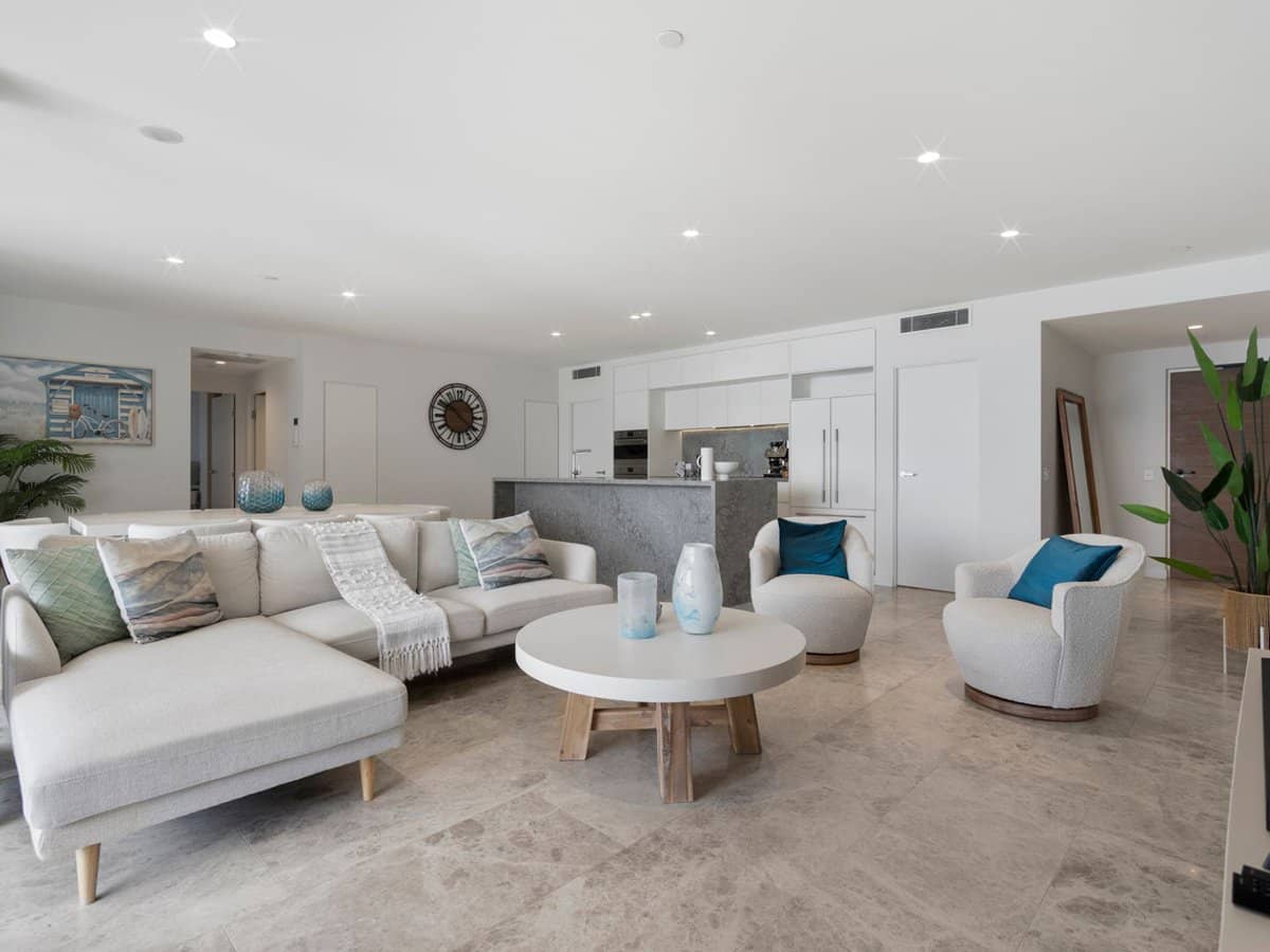 10-12 First Avenue, BROADBEACH - Thumbnail 2