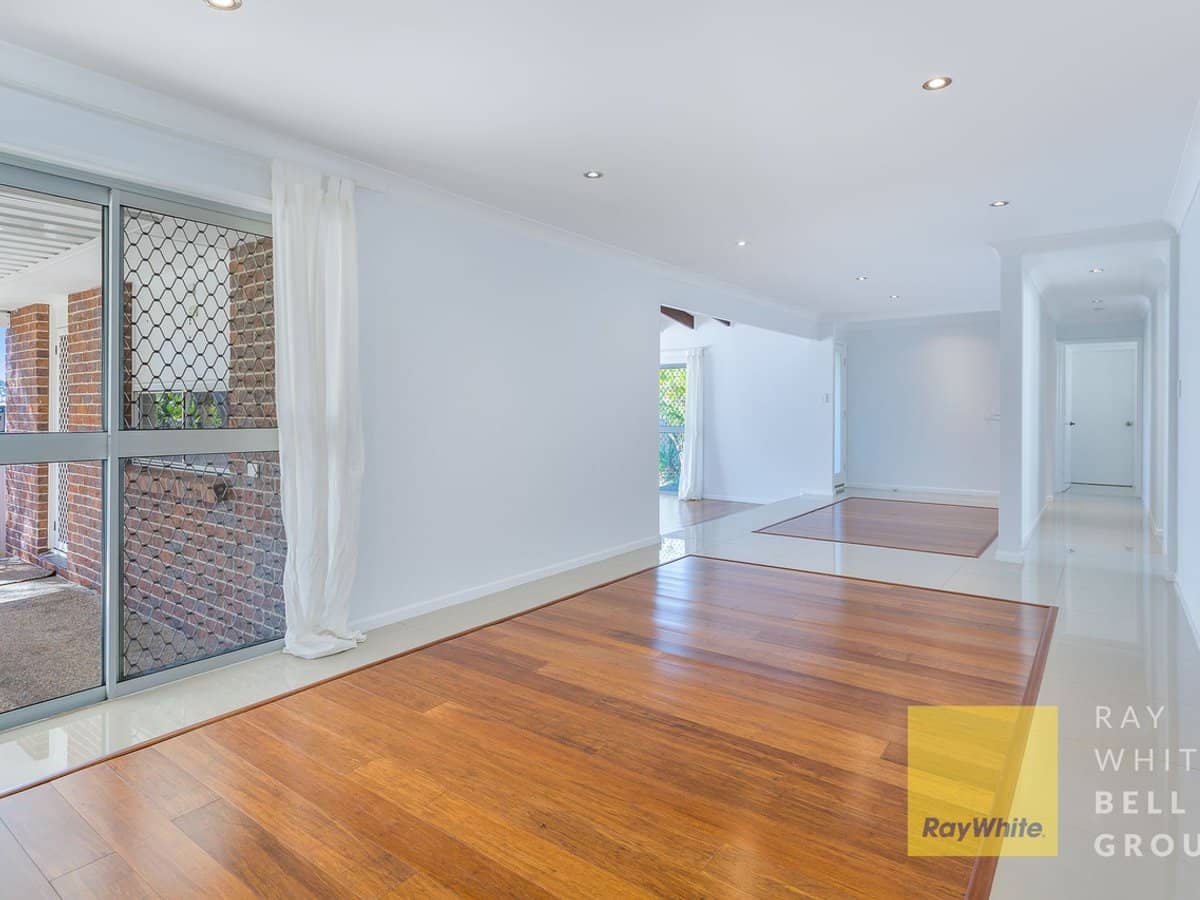 9 Essendon Close, Arundel - Thumbnail 2