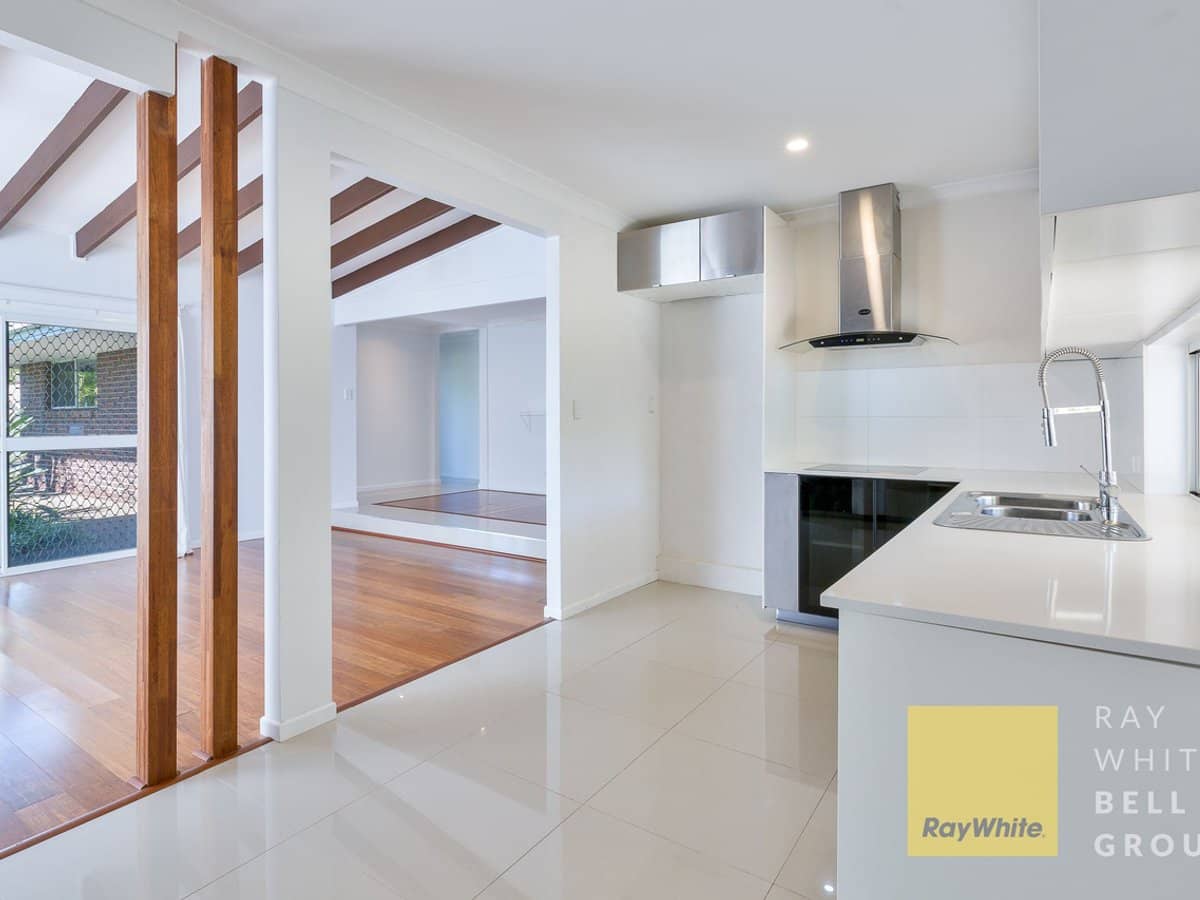 9 Essendon Close, Arundel - Thumbnail 5