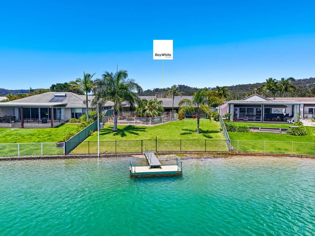 11 Cyclades Crescent, CURRUMBIN WATERS - Thumbnail 1