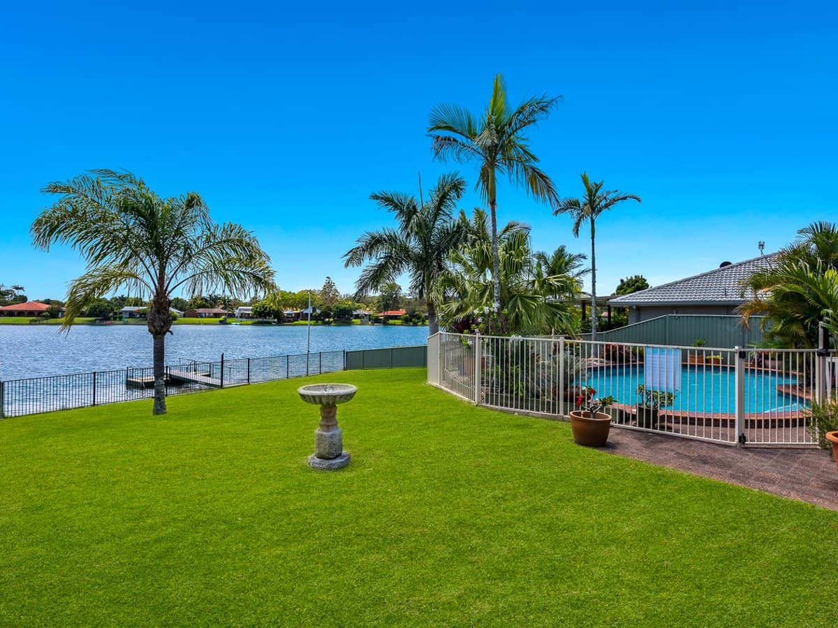 11 Cyclades Crescent, CURRUMBIN WATERS - Thumbnail 2