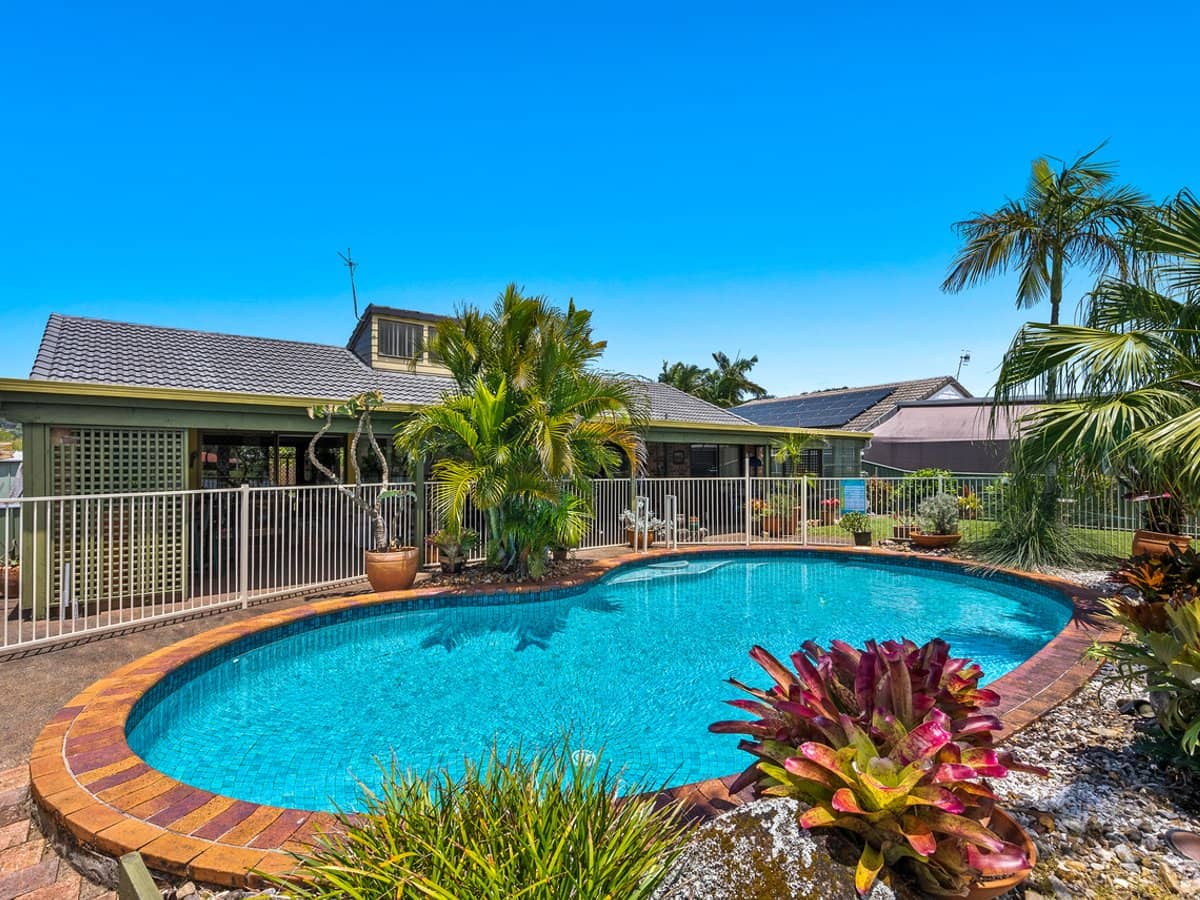 11 Cyclades Crescent, CURRUMBIN WATERS - Thumbnail 9