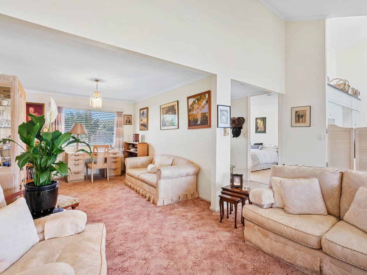 11 Cyclades Crescent, CURRUMBIN WATERS - Thumbnail 10