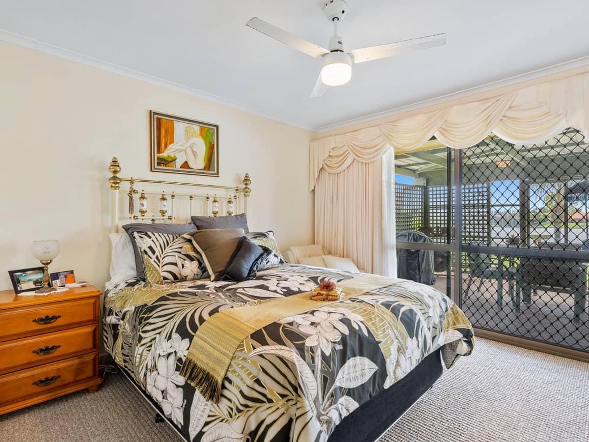 11 Cyclades Crescent, CURRUMBIN WATERS - Thumbnail 14