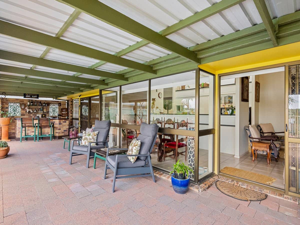 11 Cyclades Crescent, CURRUMBIN WATERS - Thumbnail 16