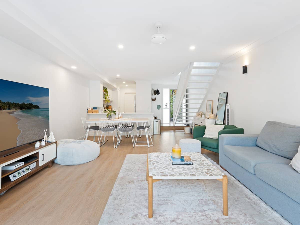 215 Cottesloe Drive, MERMAID WATERS - Thumbnail 2