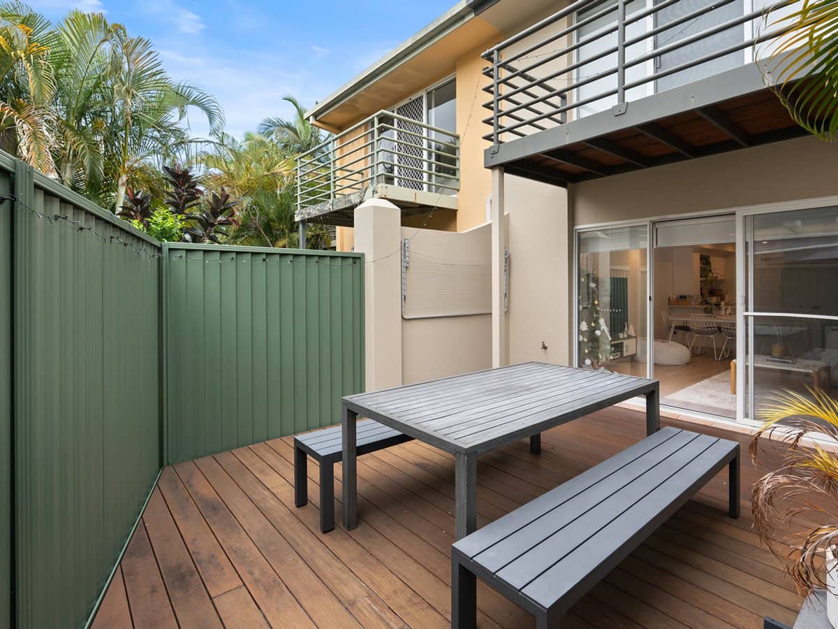 215 Cottesloe Drive, MERMAID WATERS - Thumbnail 3