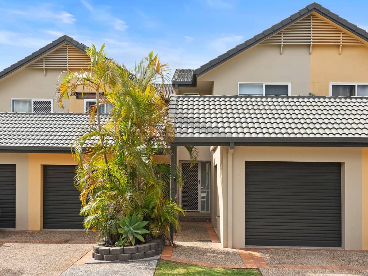 215 Cottesloe Drive, MERMAID WATERS - Thumbnail 4