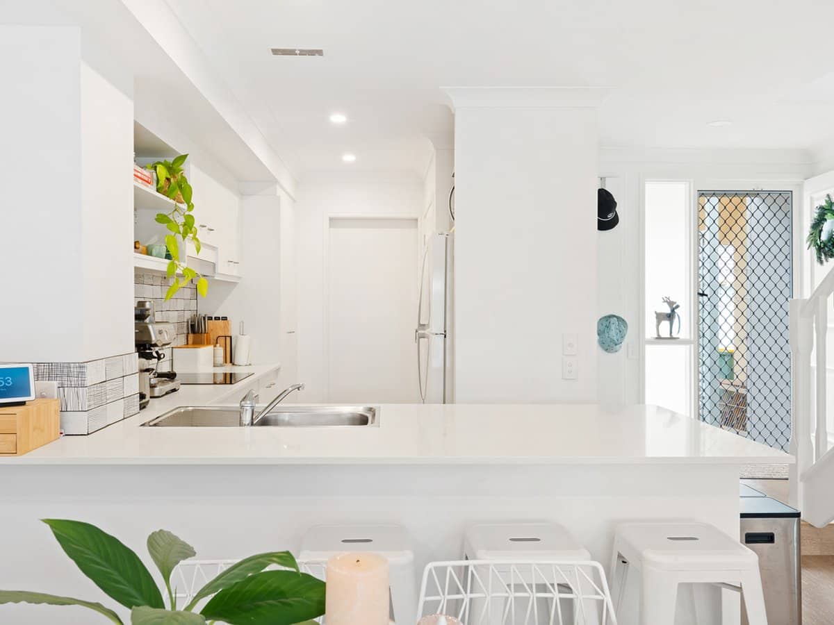 215 Cottesloe Drive, MERMAID WATERS - Thumbnail 5