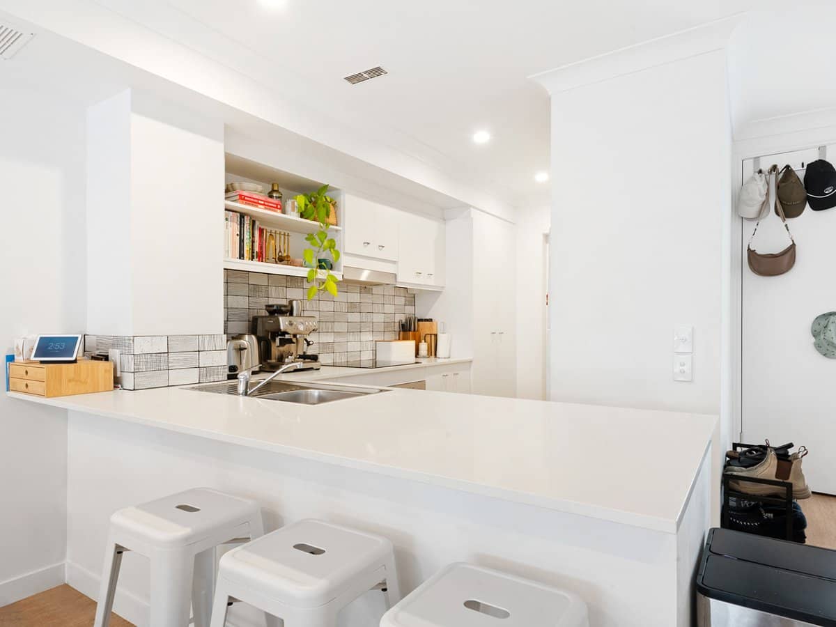 215 Cottesloe Drive, MERMAID WATERS - Thumbnail 6