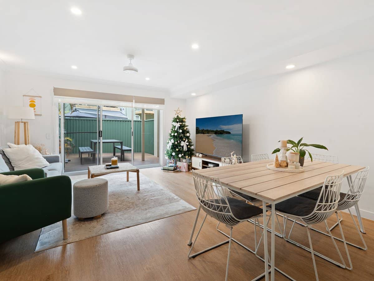 215 Cottesloe Drive, MERMAID WATERS - Thumbnail 7