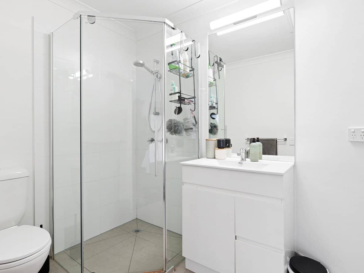 215 Cottesloe Drive, MERMAID WATERS - Thumbnail 10