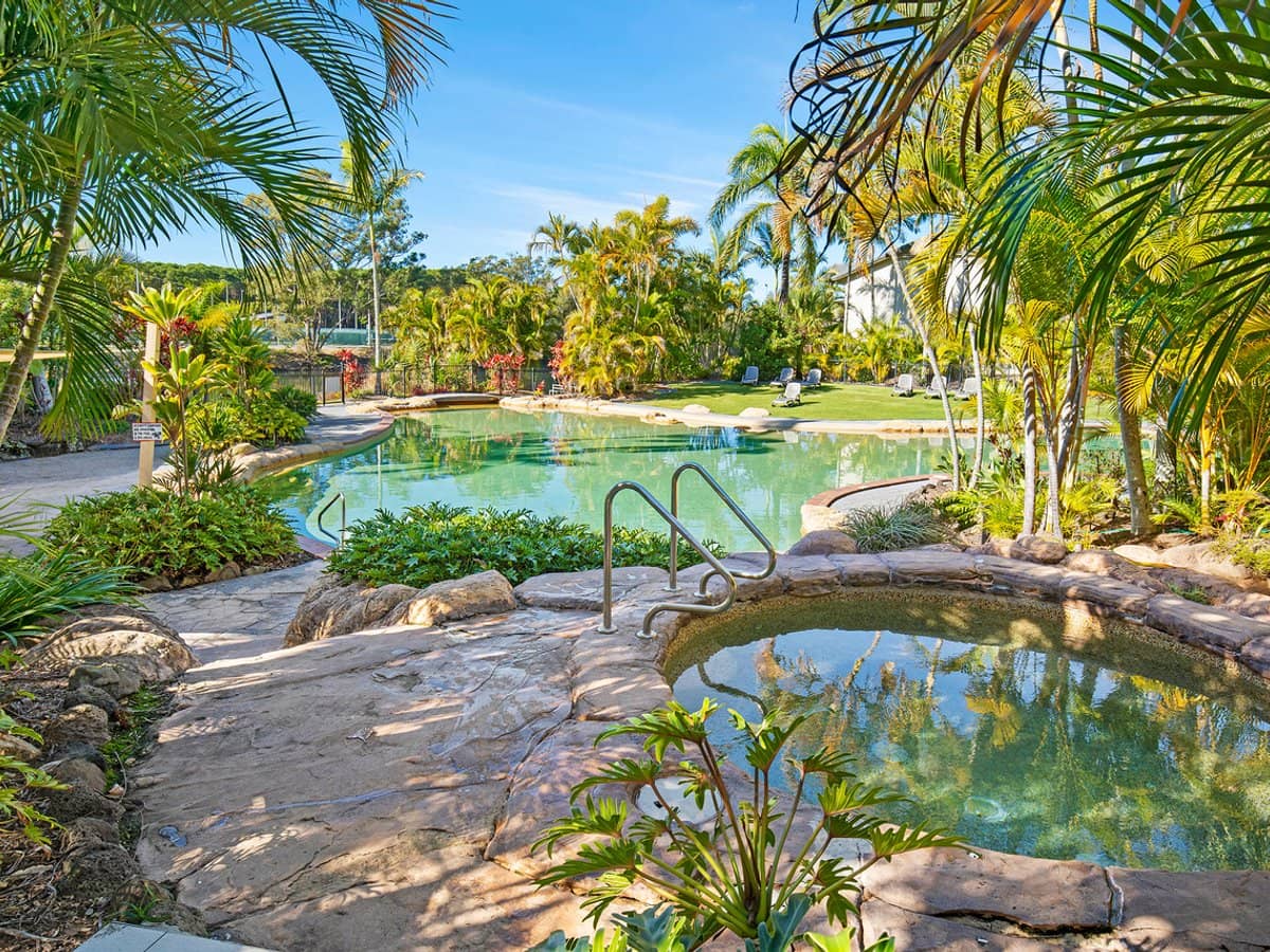 215 Cottesloe Drive, MERMAID WATERS - Thumbnail 13