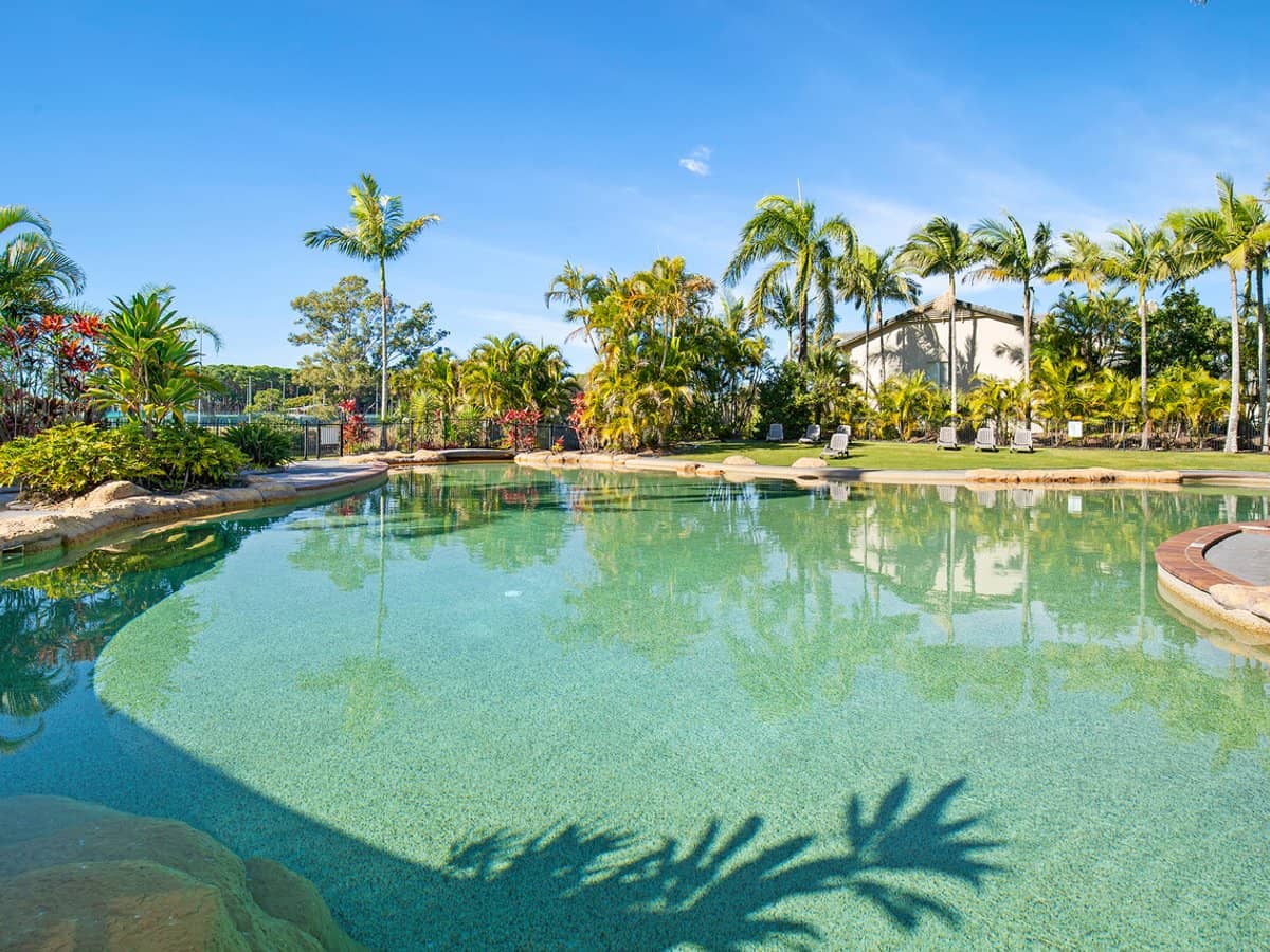 215 Cottesloe Drive, MERMAID WATERS - Thumbnail 14