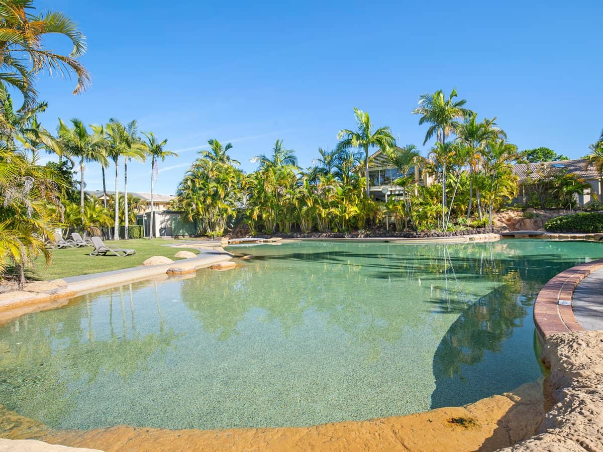 215 Cottesloe Drive, MERMAID WATERS - Thumbnail 15