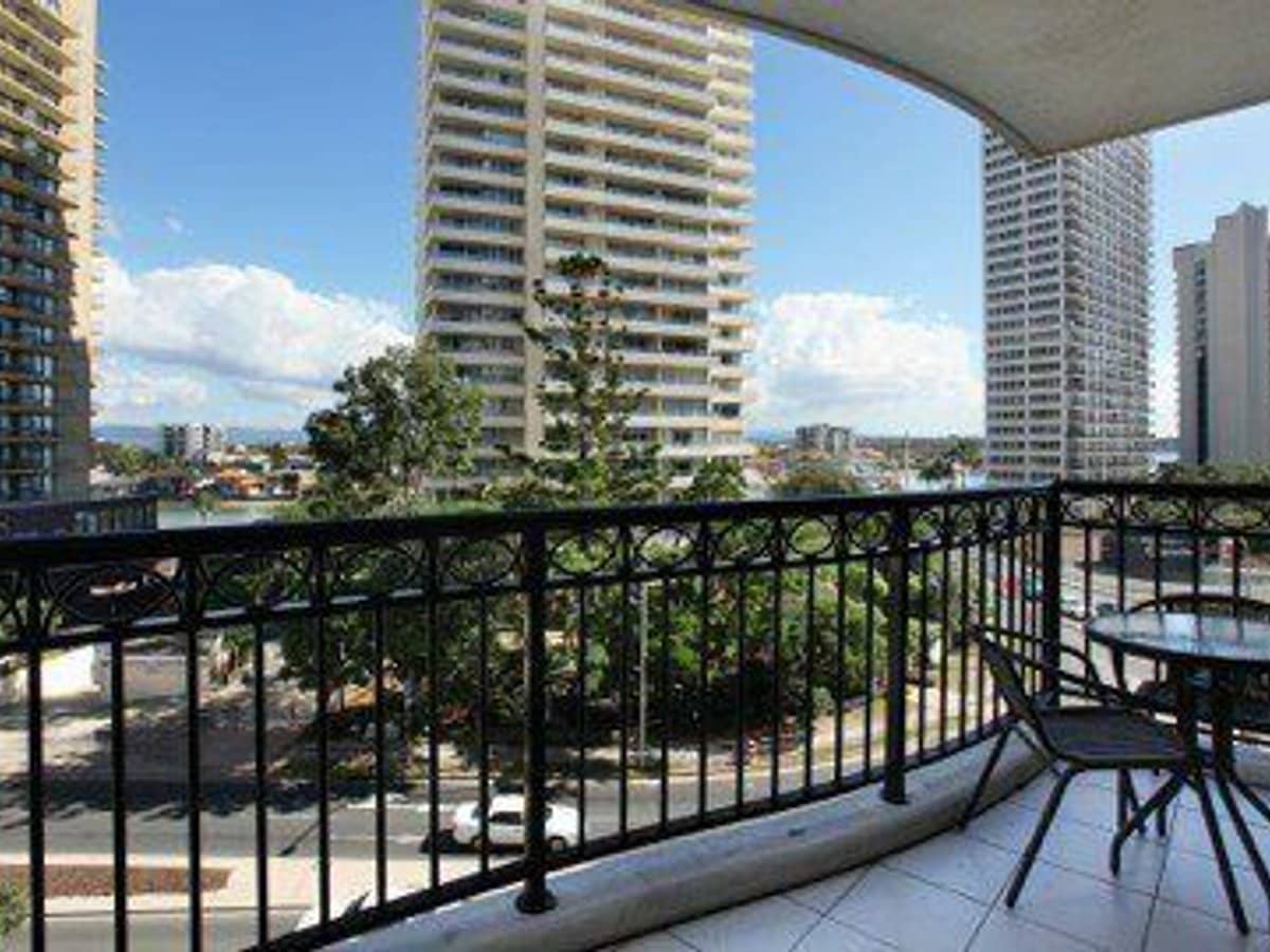 23 Ferny Avenue, Surfers Paradise - Thumbnail 5
