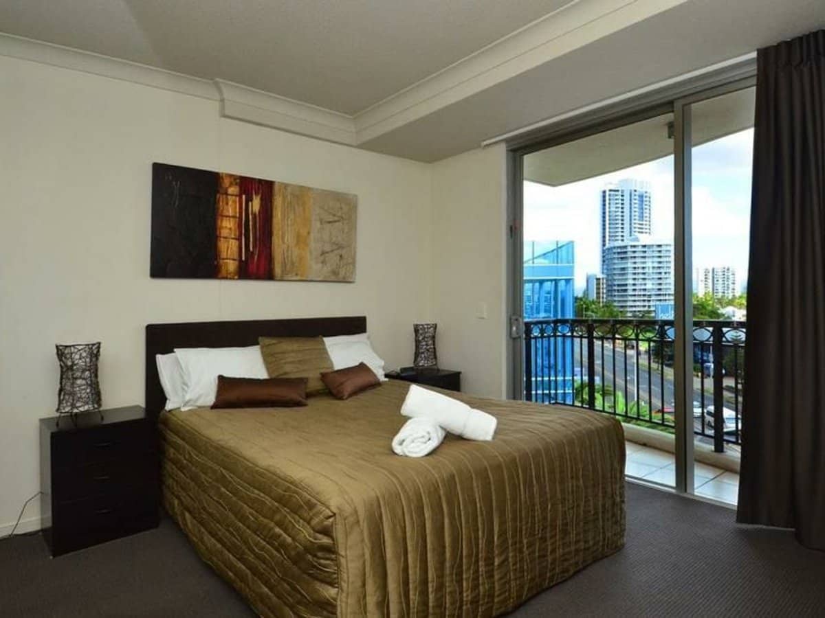 23 Ferny Avenue, Surfers Paradise - Thumbnail 6