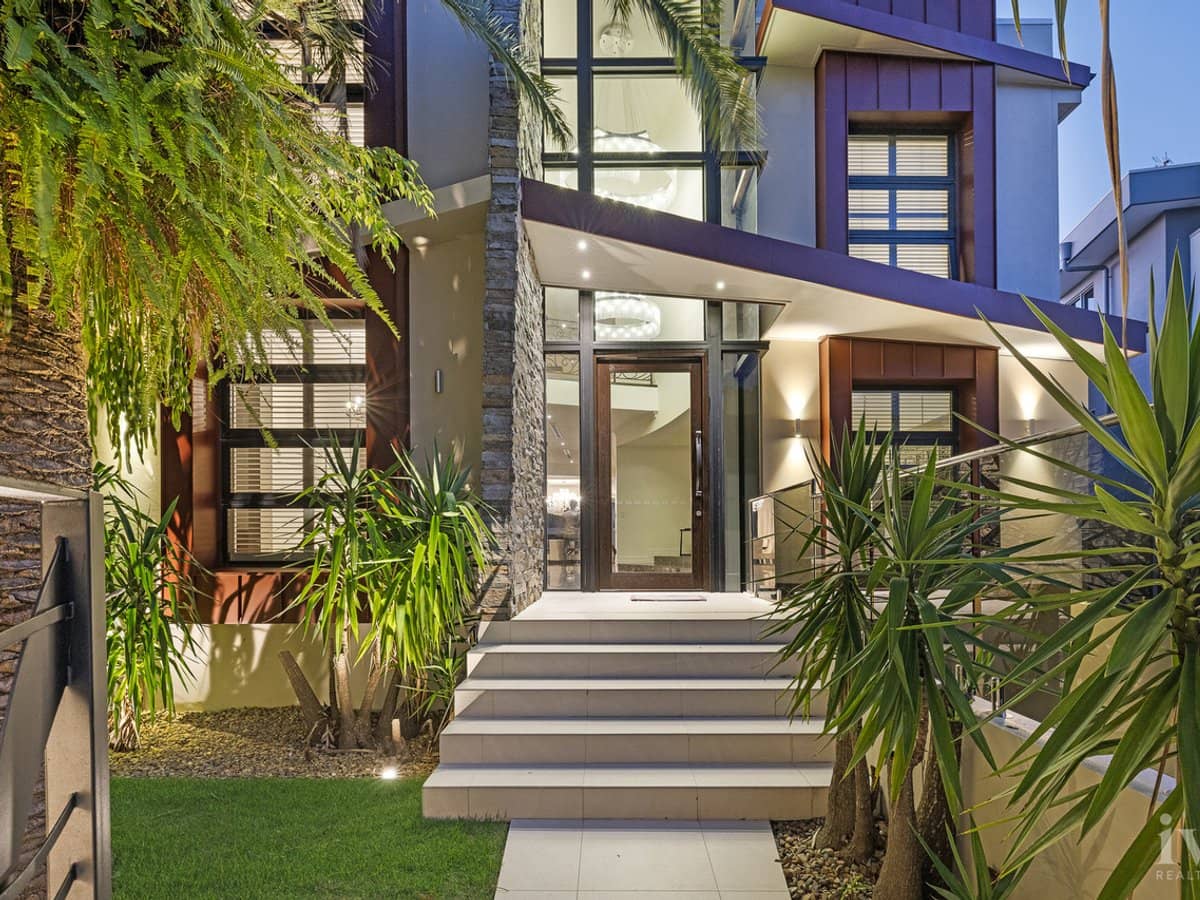 31 Hampton Court, Sovereign Islands - Thumbnail 4