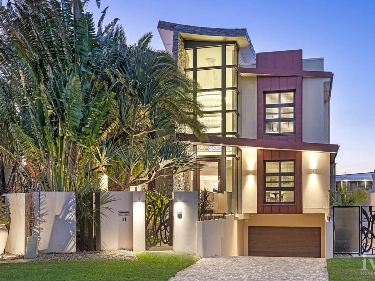 31 Hampton Court, Sovereign Islands - Thumbnail 1