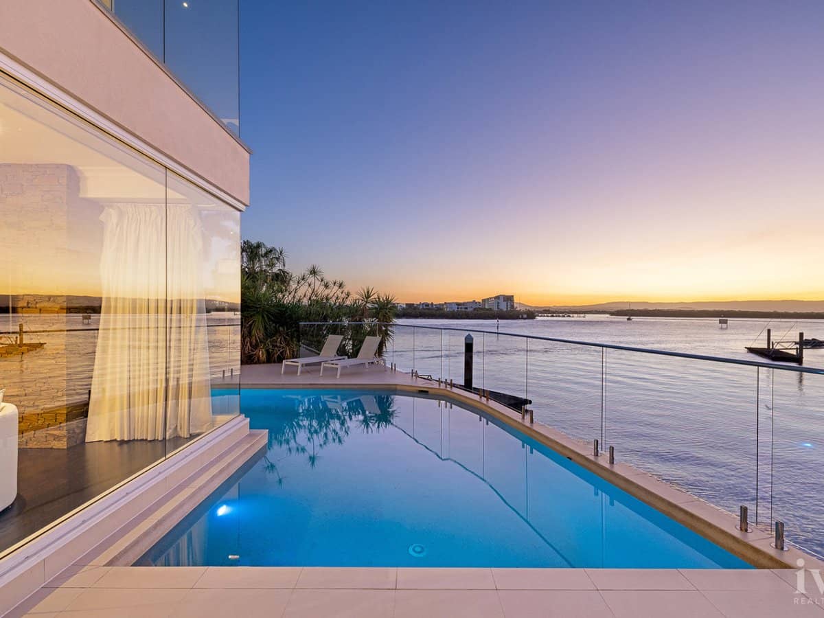 31 Hampton Court, Sovereign Islands - Thumbnail 2