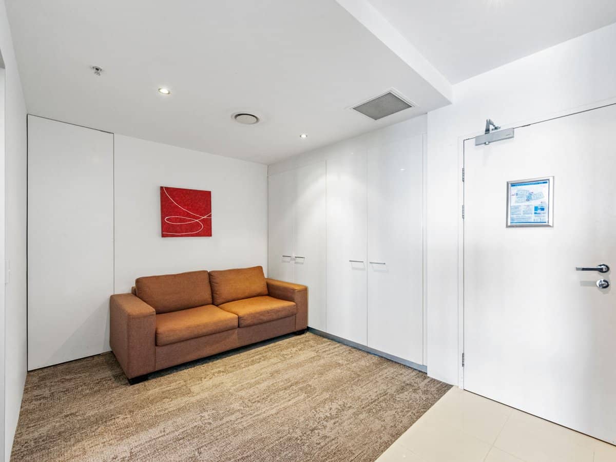 9 Ferny Avenue, Surfers Paradise - Thumbnail 8