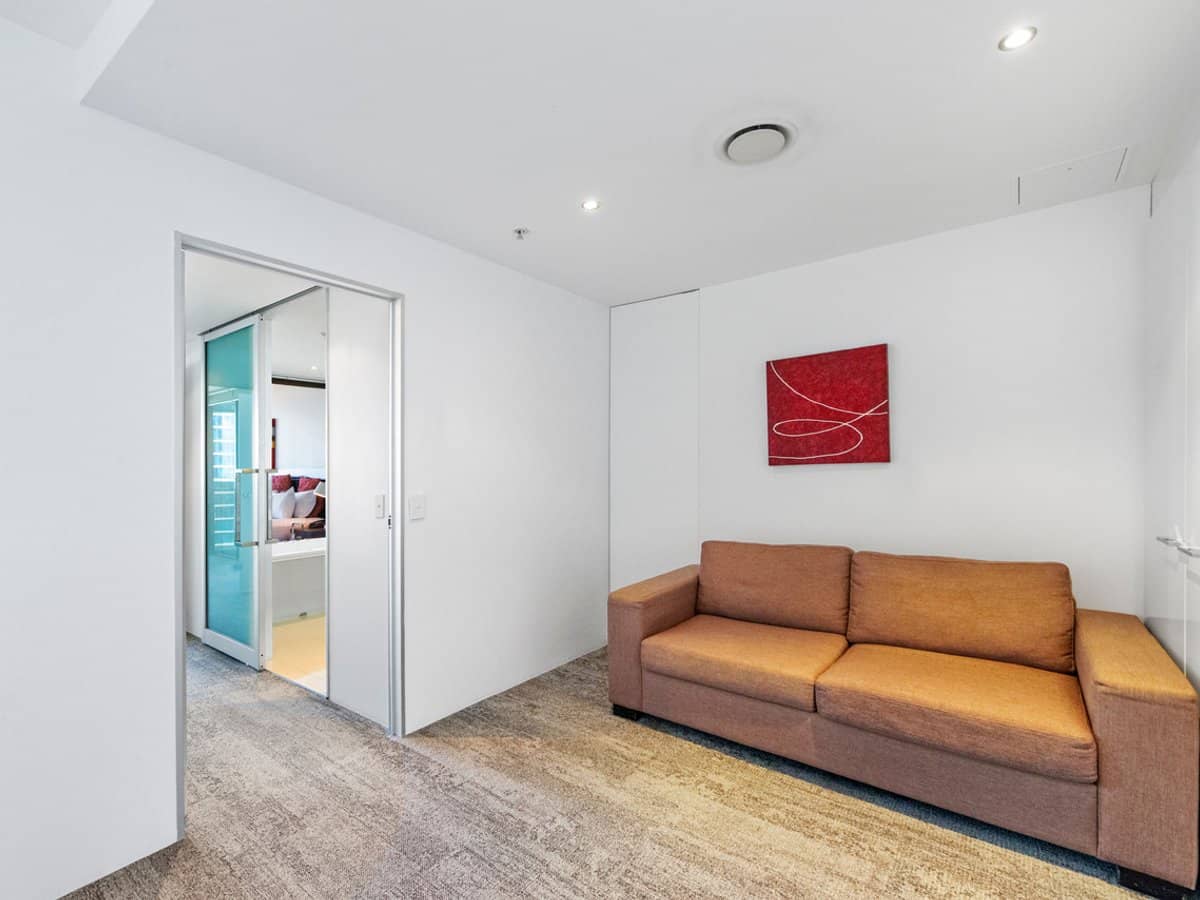 9 Ferny Avenue, Surfers Paradise - Thumbnail 9