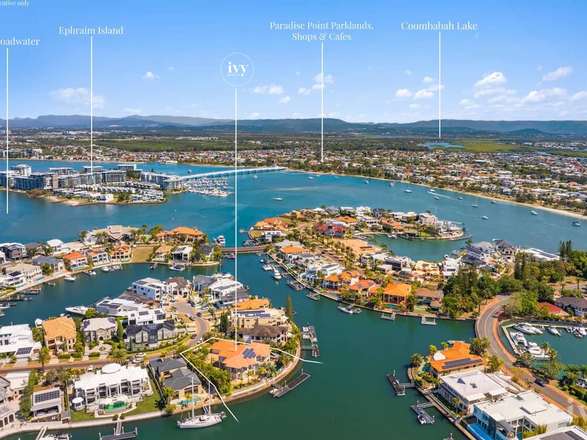 11-13 Queen Guineveres Place, Sovereign Islands - Thumbnail 4