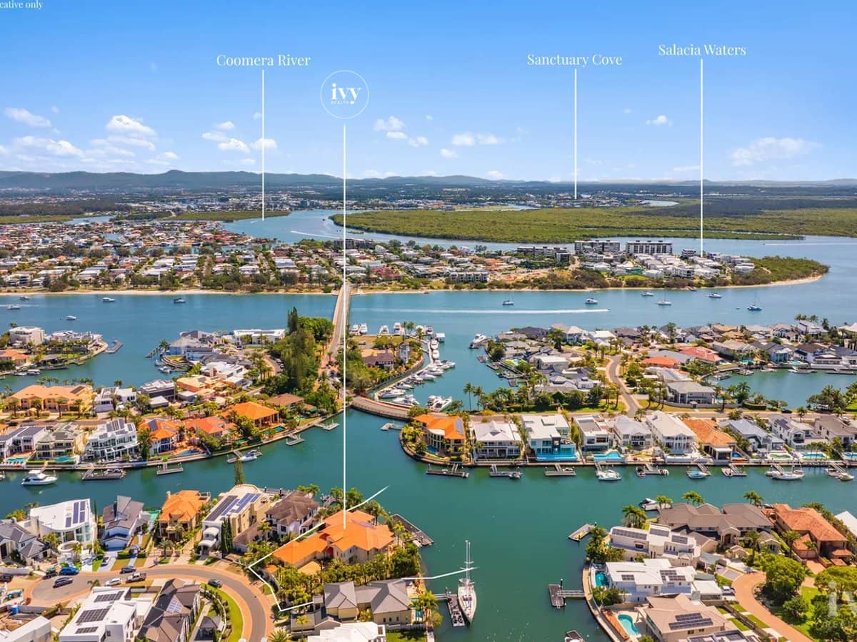 11-13 Queen Guineveres Place, Sovereign Islands - Thumbnail 8