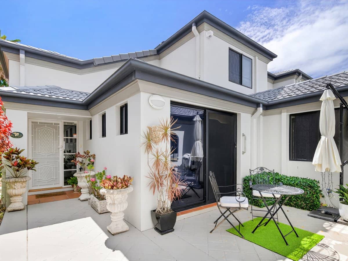 2 Bronberg Court, Southport - Thumbnail 2