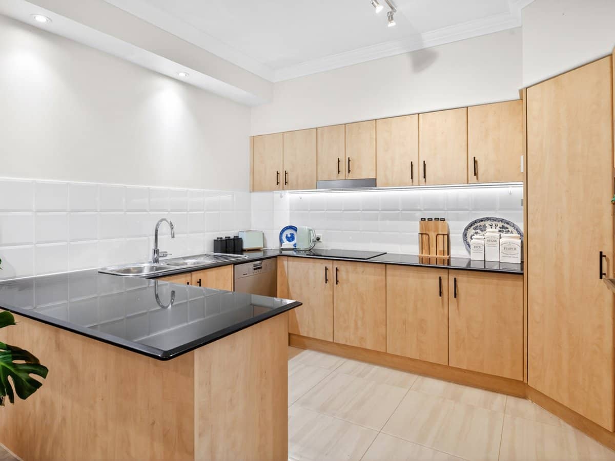 2 Bronberg Court, Southport - Thumbnail 10