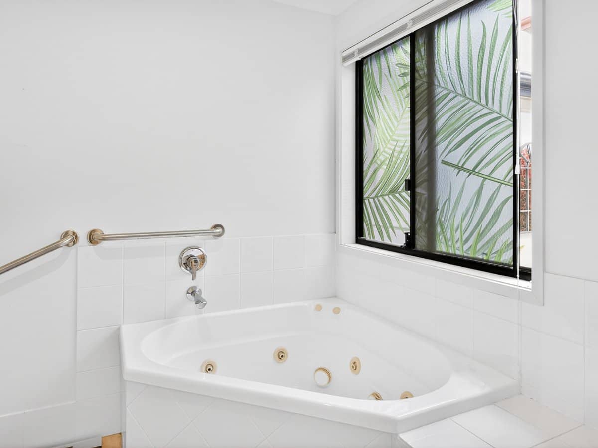 2 Bronberg Court, Southport - Thumbnail 21