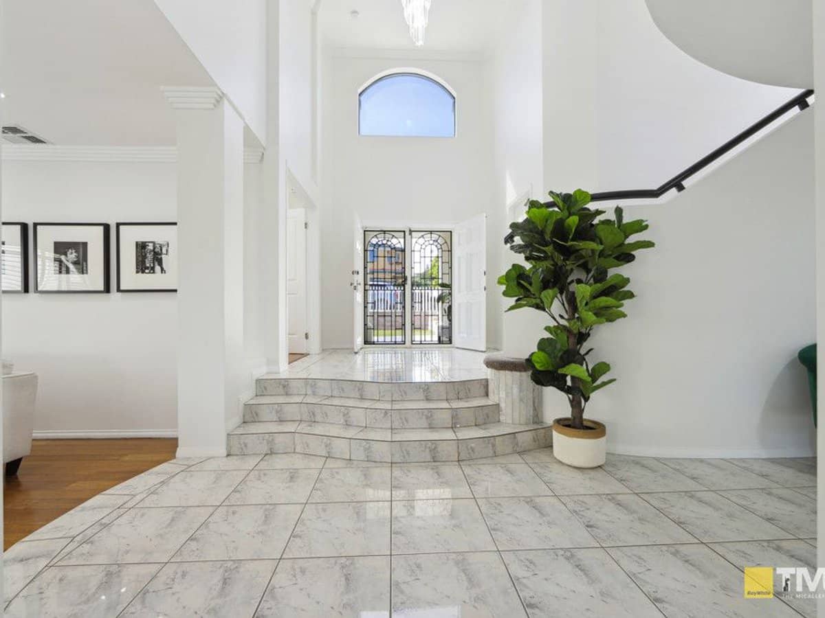 11 Kingston Heath Place, Robina - Thumbnail 17