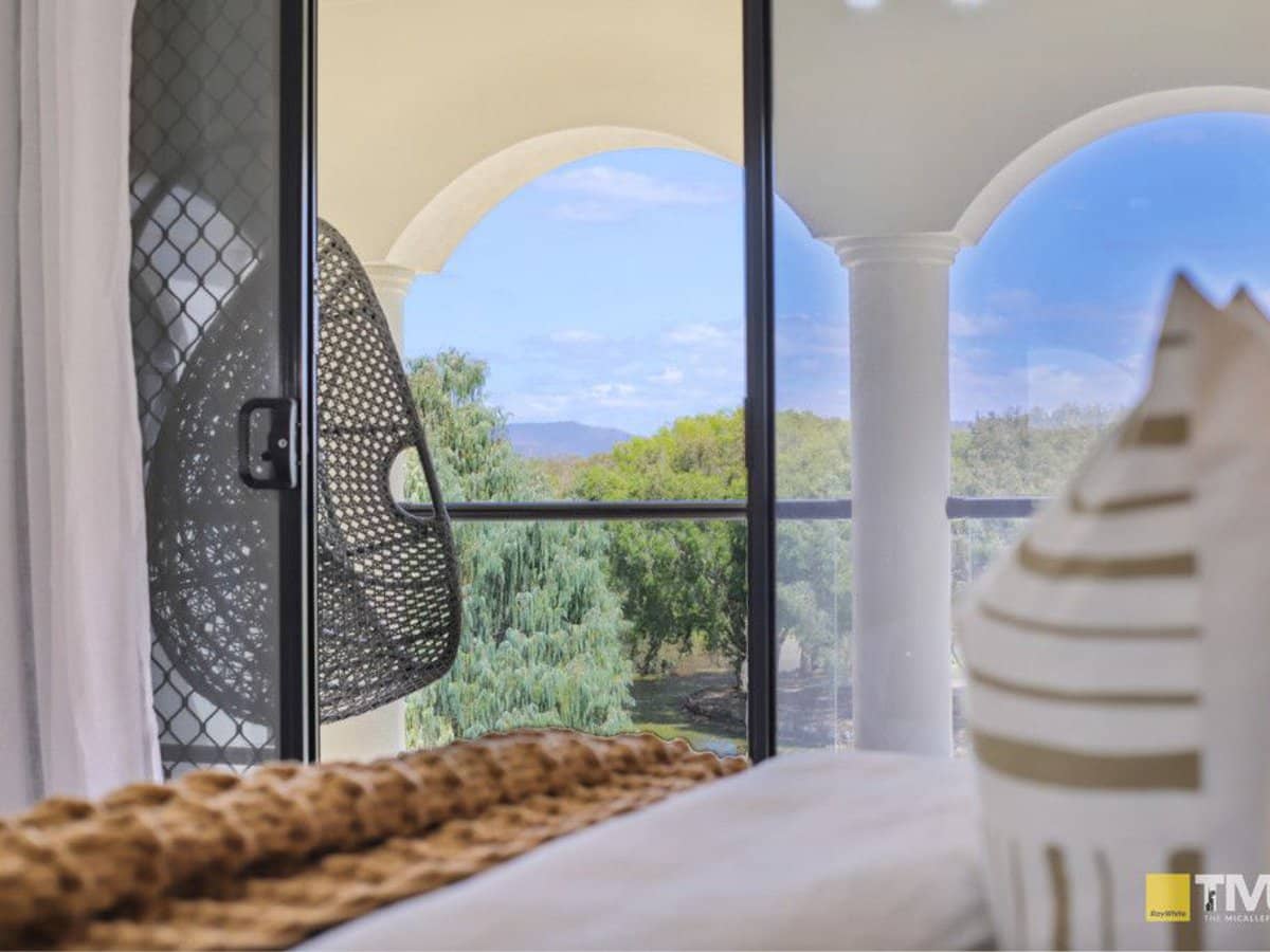 11 Kingston Heath Place, Robina - Thumbnail 24