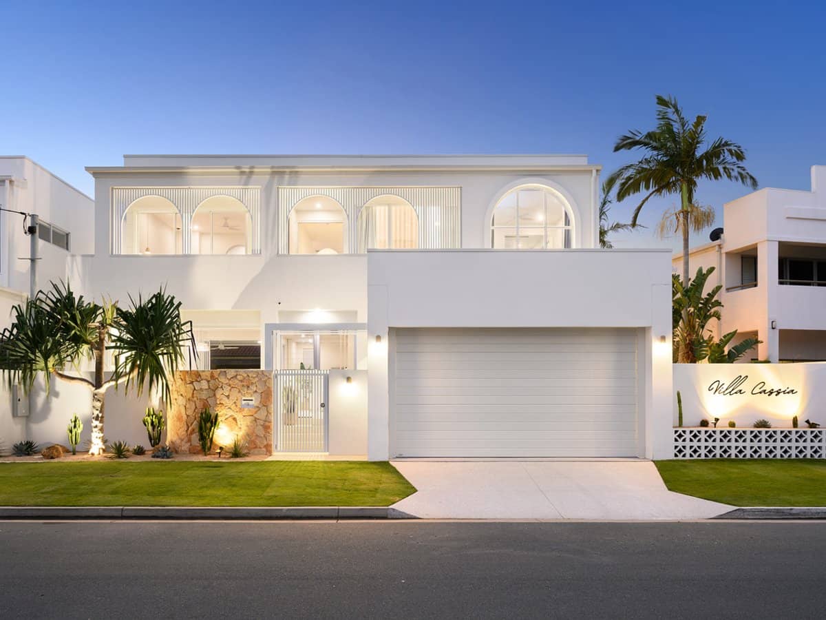 9B Cassia Street, RUNAWAY BAY - Thumbnail 1