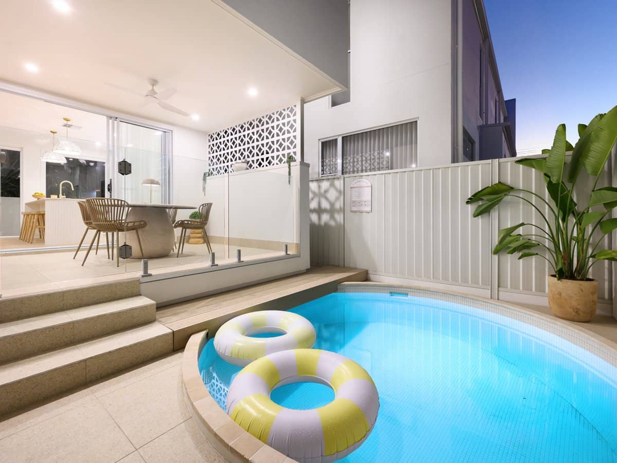 9B Cassia Street, RUNAWAY BAY - Thumbnail 3