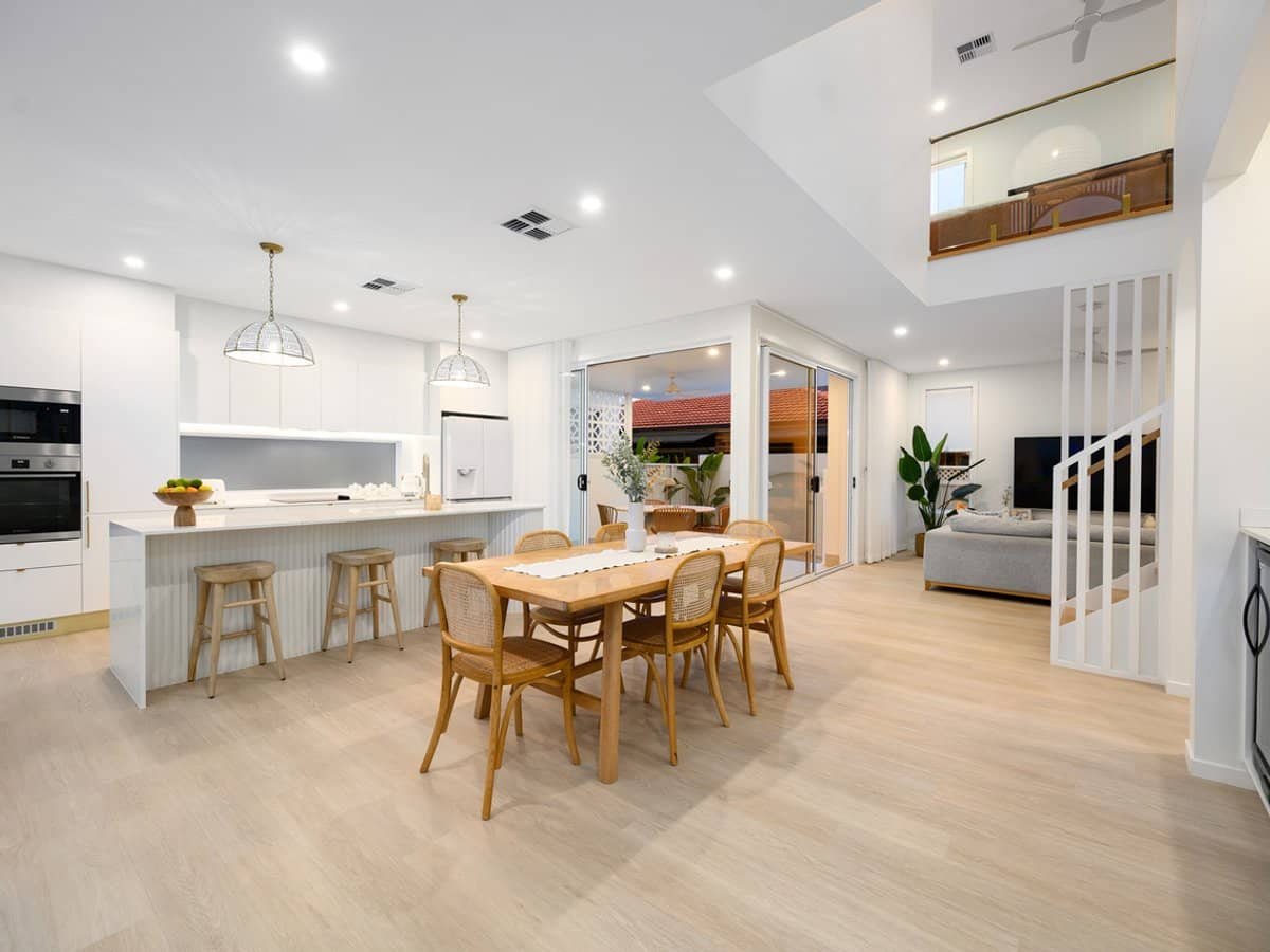 9B Cassia Street, RUNAWAY BAY - Thumbnail 4