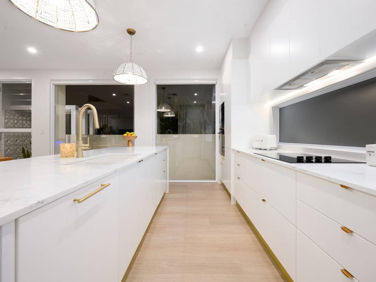 9B Cassia Street, RUNAWAY BAY - Thumbnail 7