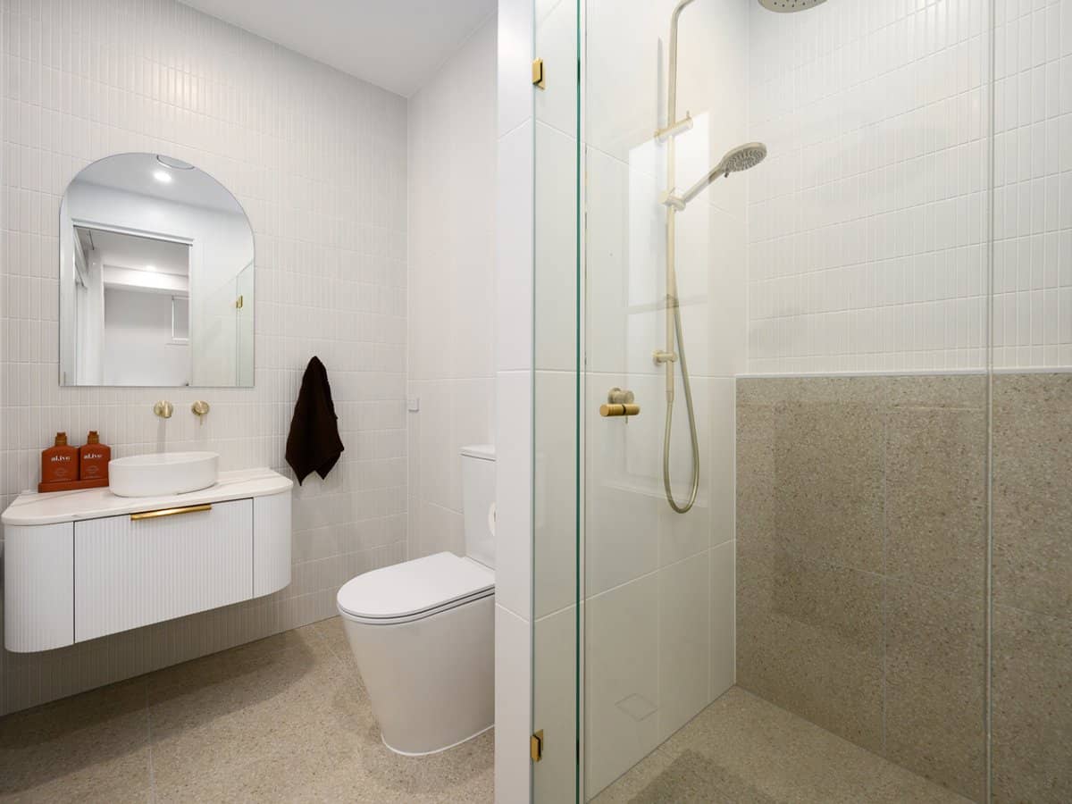 9B Cassia Street, RUNAWAY BAY - Thumbnail 16