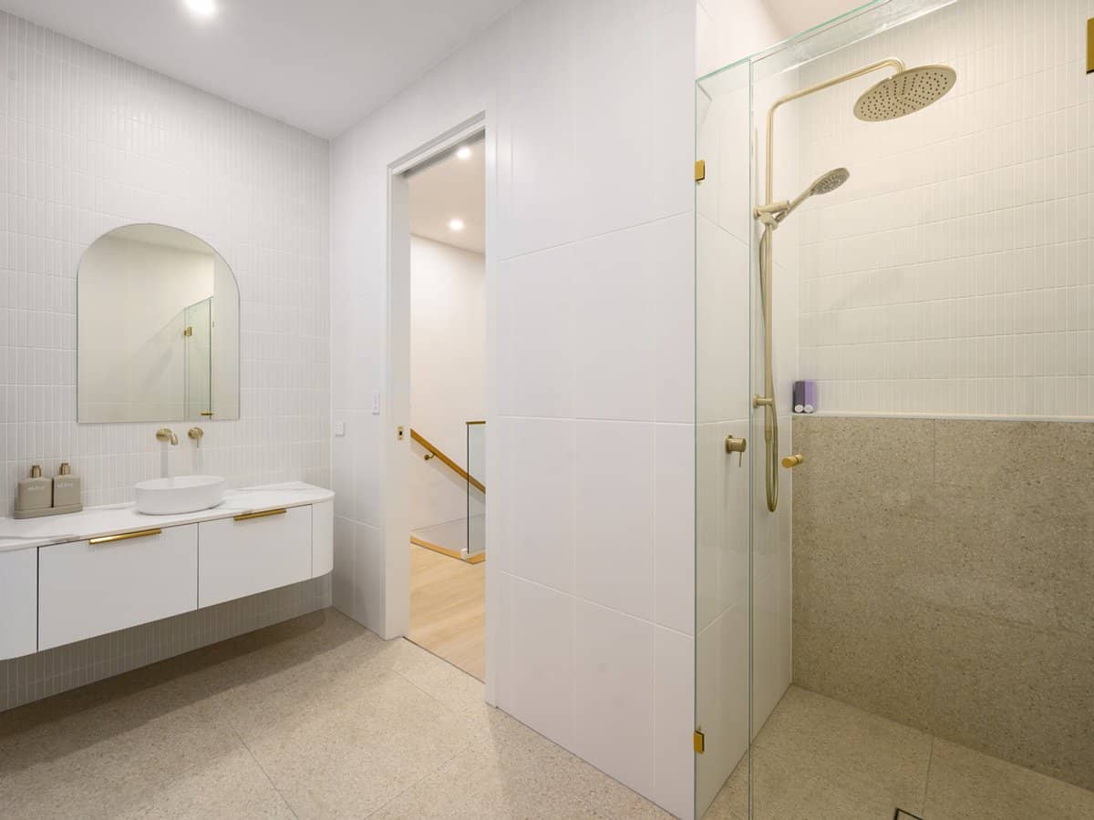 9B Cassia Street, RUNAWAY BAY - Thumbnail 24