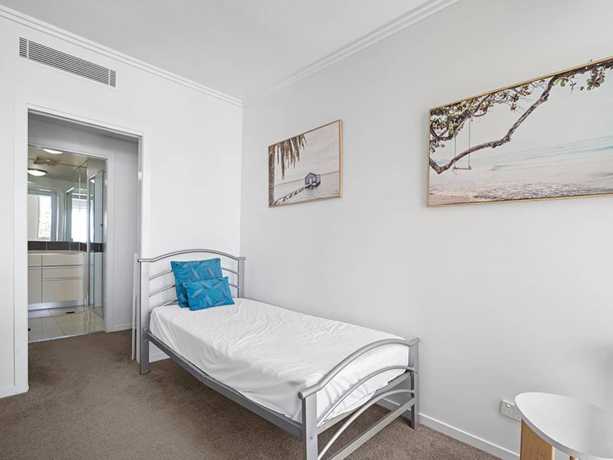 110 Marine Parade, COOLANGATTA - Thumbnail 9