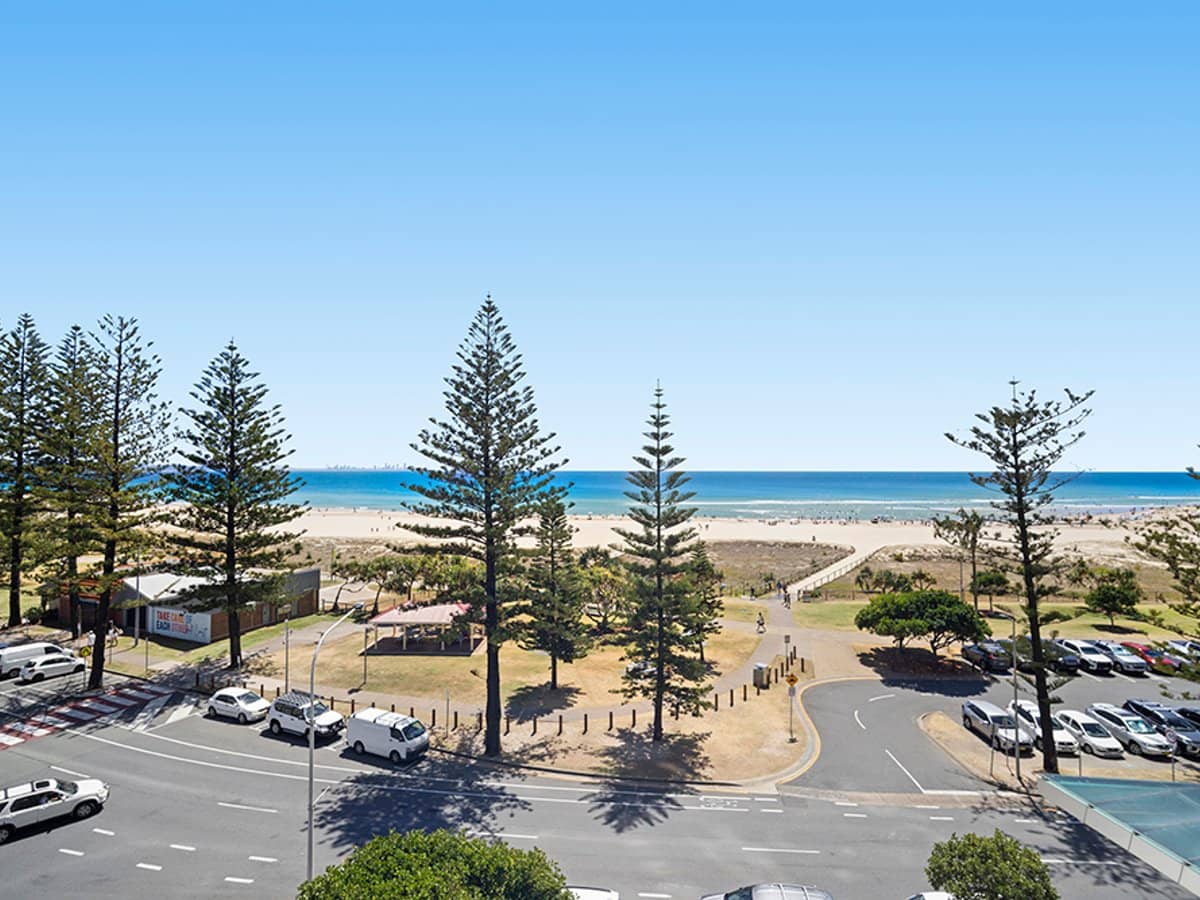 110 Marine Parade, COOLANGATTA - Thumbnail 10