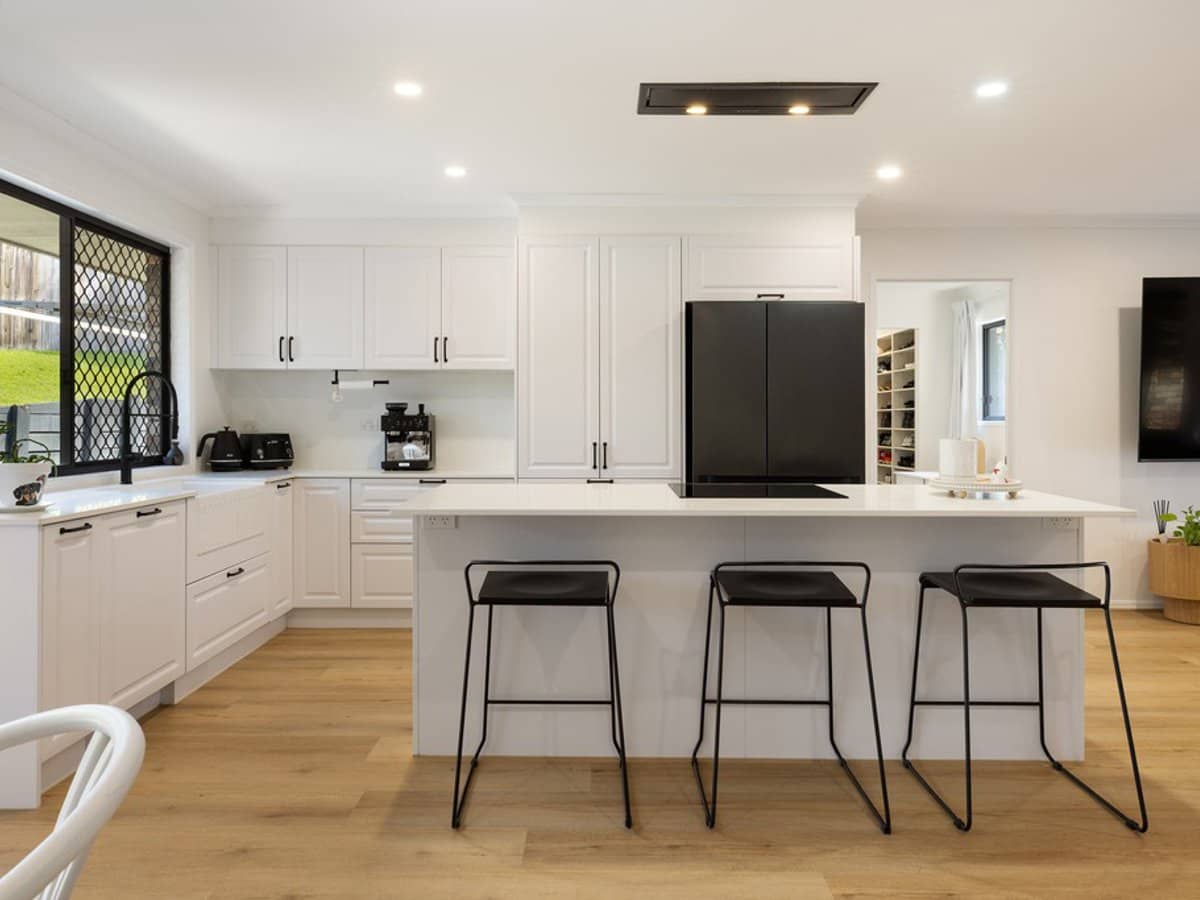 10 Knight Crescent, NERANG - Thumbnail 1