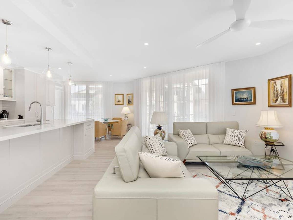 3029 The Boulevard, Carrara - Thumbnail 2