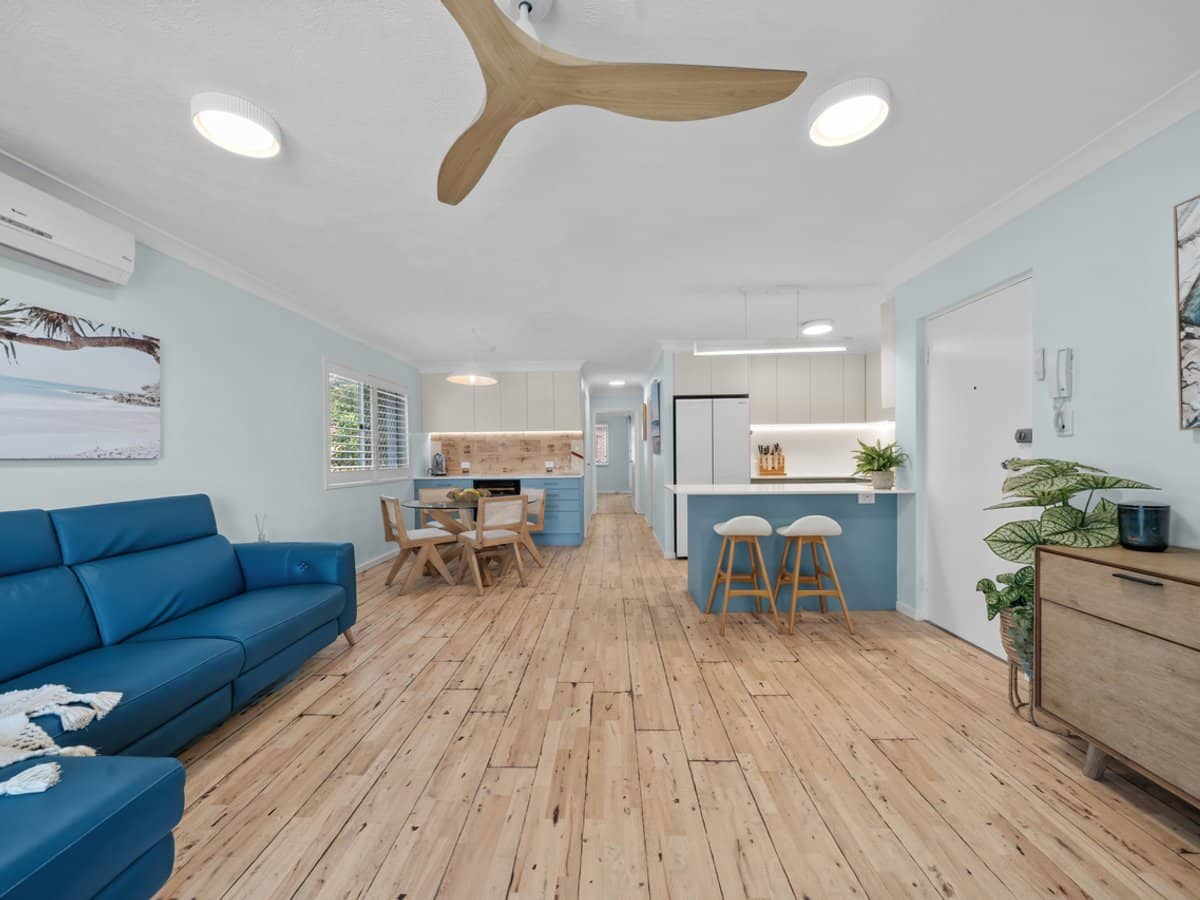 34 Chelsea Avenue, BROADBEACH - Thumbnail 1